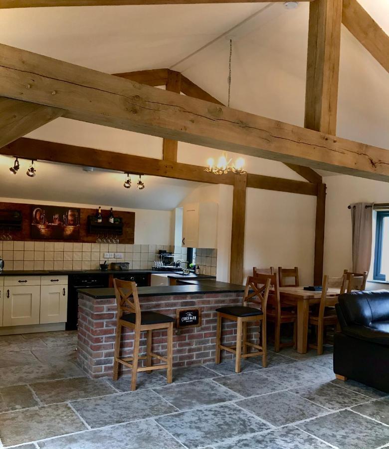 Trelaske Mill Cider Barn-With Hot Tub, Fire Pit Bbq Lewannick Extérieur photo