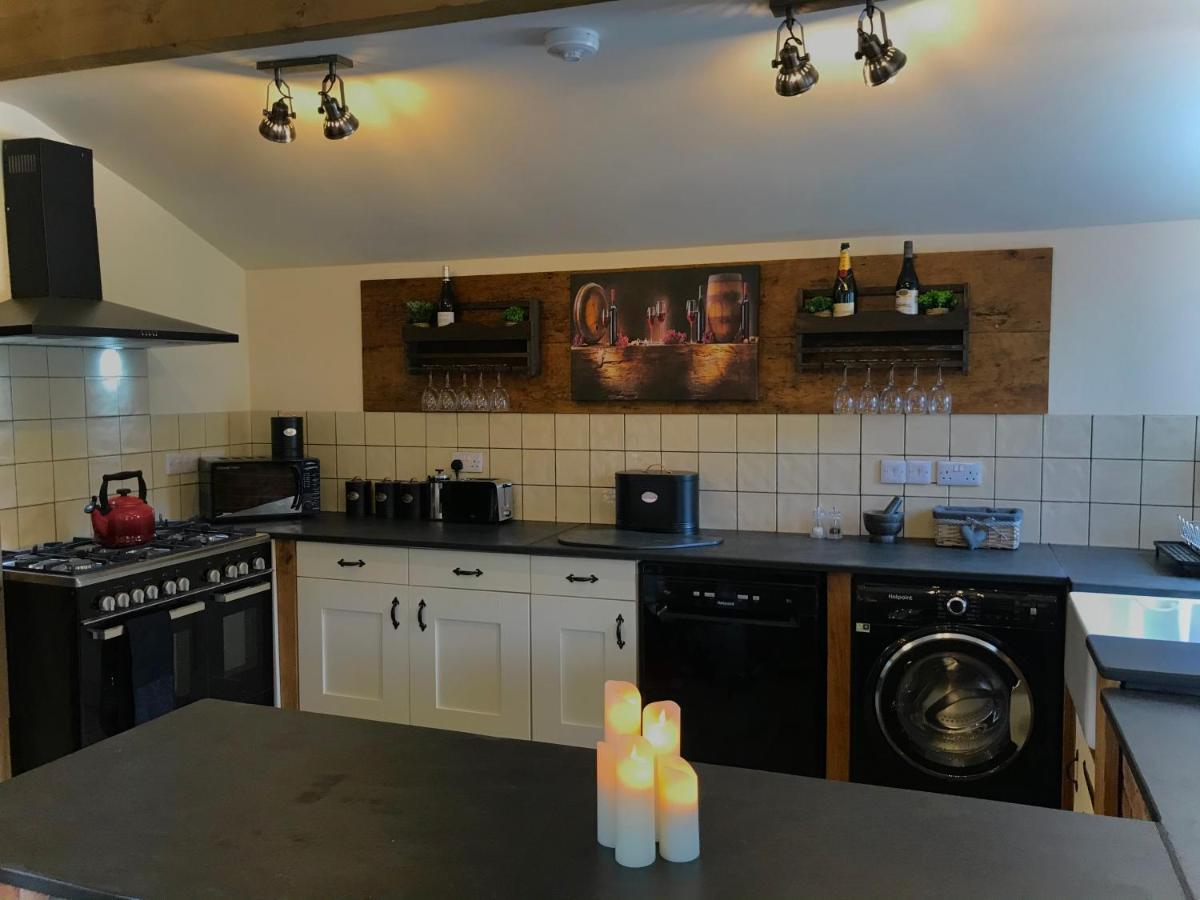 Trelaske Mill Cider Barn-With Hot Tub, Fire Pit Bbq Lewannick Extérieur photo