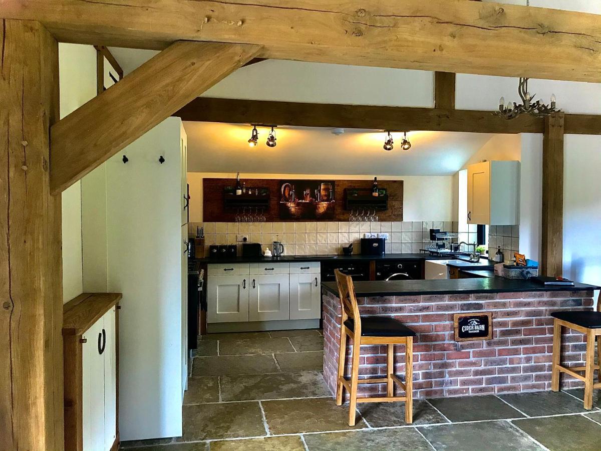 Trelaske Mill Cider Barn-With Hot Tub, Fire Pit Bbq Lewannick Extérieur photo